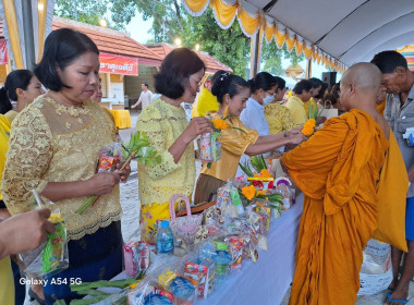 พิธีทำบุญตักบาตรเนื่องในวันอาสาฬหบูชาและวันเข้าพรรษา ... พารามิเตอร์รูปภาพ 7