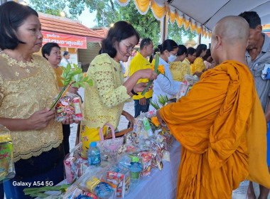 พิธีทำบุญตักบาตรเนื่องในวันอาสาฬหบูชาและวันเข้าพรรษา ... พารามิเตอร์รูปภาพ 9