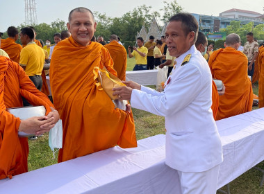 พิธีเจริญพระพุทธมนต์และพิธีทำบุญตักบาตรถวายพระราชกุศล ... พารามิเตอร์รูปภาพ 6