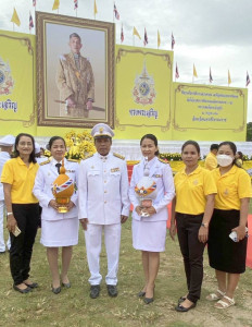 พิธีถวายเครื่องราชสักการะ และวางพานพุ่ม ... พารามิเตอร์รูปภาพ 1