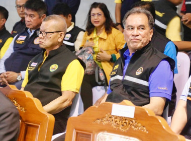 ลงพื้นที่ตรวจราชการติดตามการดำเนินงานของสหกรณ์กองทุนสวนยางไสกรูดการเกษตร จำกัด ตำบลนาไม้ไผ่ อำเภอทุ่งสง จังหวัดนครศรีธรรมราช โดยมี นายวิศิษฐ์ ศรีสุวรรณ์ อธิบดีกรมส่งเสริมสหกรณ์ นายประวัติ แดงบรรจง รองอธิบดีกรมส่งเสริมสหกรณ์ นายไพฑูรย์ ชนะชู ผู้ตรวจราชการ ... พารามิเตอร์รูปภาพ 15