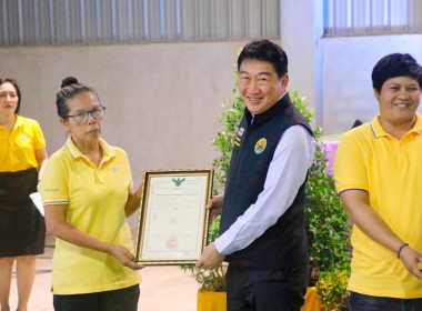 ลงพื้นที่ตรวจราชการติดตามการดำเนินงานของสหกรณ์กองทุนสวนยางไสกรูดการเกษตร จำกัด ตำบลนาไม้ไผ่ อำเภอทุ่งสง จังหวัดนครศรีธรรมราช โดยมี นายวิศิษฐ์ ศรีสุวรรณ์ อธิบดีกรมส่งเสริมสหกรณ์ นายประวัติ แดงบรรจง รองอธิบดีกรมส่งเสริมสหกรณ์ นายไพฑูรย์ ชนะชู ผู้ตรวจราชการ ... พารามิเตอร์รูปภาพ 51