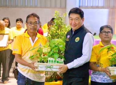 ลงพื้นที่ตรวจราชการติดตามการดำเนินงานของสหกรณ์กองทุนสวนยางไสกรูดการเกษตร จำกัด ตำบลนาไม้ไผ่ อำเภอทุ่งสง จังหวัดนครศรีธรรมราช โดยมี นายวิศิษฐ์ ศรีสุวรรณ์ อธิบดีกรมส่งเสริมสหกรณ์ นายประวัติ แดงบรรจง รองอธิบดีกรมส่งเสริมสหกรณ์ นายไพฑูรย์ ชนะชู ผู้ตรวจราชการ ... พารามิเตอร์รูปภาพ 56
