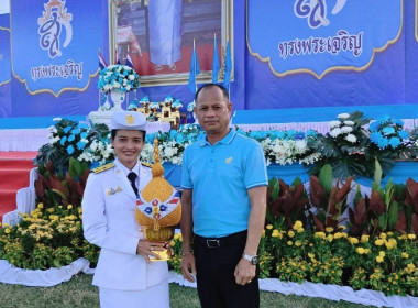 พิธีถวายเครื่องราชสักการะและวางพานพุ่มและพิธีจุดเทียนถวายพระพรชัยมงคล กิจกรรมเฉลิมพระเกียรติสมเด็จพระนางเจ้าสิริกิติ์ พระบรมราชินีนาถ พระบรมราชชนนีพันปีหลวง เนื่องในโอกาสวันเฉลิมพระชนมพรรษา ... พารามิเตอร์รูปภาพ 9