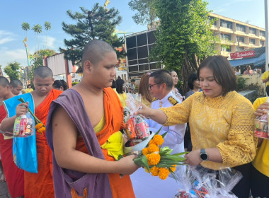 ร่วมพิธีเจริญพระพุทธมนต์และพิธีทำบุญตักบาตรถวายพระราชกุศล ... พารามิเตอร์รูปภาพ 10