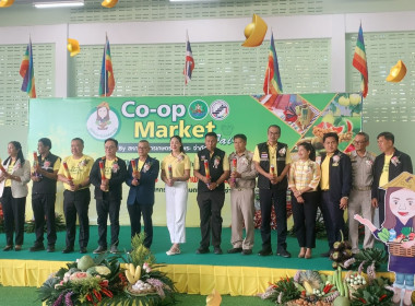 โครงการจัดแสดงและจำหน่ายสินค้าเกษตรอัตลักษณ์พื้นถิ่น/ผลิตภัณฑ์ชุมชนและสินค้าสหกรณ์ ระหว่างวันที่ ๓-๔ กุมภาพันธ์ ๒๕๖๘ ณ บริเวณอาคารรวบรวมผลิตผลทางการเกษตร สหกรณ์การเกษตรสทิงพระ จำกัด โดยนายศิวกร ศรีภักดี สหกรณ์จังหวัดนครศรีธรรมราช พร้อมด้วยคณะจากสำนักงานส ... พารามิเตอร์รูปภาพ 3