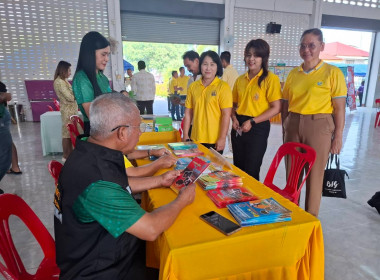 โครงการกระทรวงแรงงานร่วมกับอำเภอยิ้มฉวางเคลื่อนที่ให้บริการประชาชน โดยมีนายอารี ไกรนรา เลขานุการรัฐมนตรีว่าการกระทรวงแรงงานเป็นประธานในพิธีเปิด ณ บริเวณศาลาประชาคมอำเภอฉวาง ... พารามิเตอร์รูปภาพ 2
