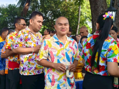 ประเพณีรดน้ำขอพรผู้ว่าราชการจังหวัดนครศรีธรรมราช ... พารามิเตอร์รูปภาพ 1