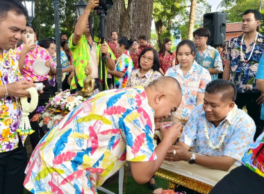 ประเพณีรดน้ำขอพรผู้ว่าราชการจังหวัดนครศรีธรรมราช ... พารามิเตอร์รูปภาพ 2