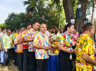 ประเพณีรดน้ำขอพรผู้ว่าราชการจังหวัดนครศรีธรรมราช ... พารามิเตอร์รูปภาพ 4