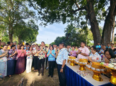 ประเพณีรดน้ำขอพรผู้ว่าราชการจังหวัดนครศรีธรรมราช ... พารามิเตอร์รูปภาพ 7