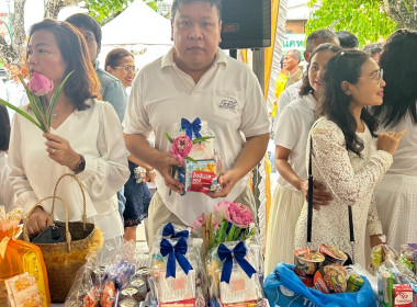 พิธี “ทำ บุญตักบาตรวันวิสาขบูชา 2568” ... พารามิเตอร์รูปภาพ 5