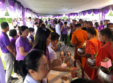 พิธีเจริญพระพุทธมนต์และทำบุญตักบาตรถวายพระราชกุศล ... พารามิเตอร์รูปภาพ 8