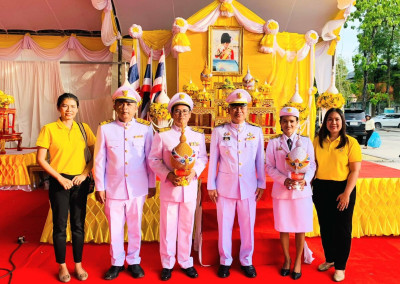 พิธีถวายเครื่องราชสักการะและวางพานพุ่ม ... พารามิเตอร์รูปภาพ 1