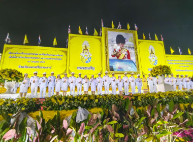 พิธีถวายเครื่องราชสักการะและวางพานพุ่ม ... พารามิเตอร์รูปภาพ 2