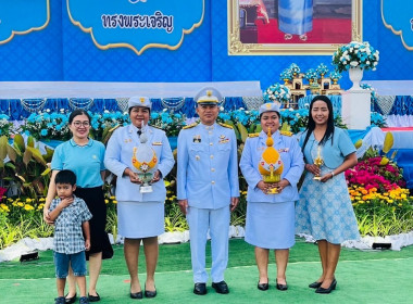 พิธีถวายเครื่องราชสักการะและวางพานพุ่ม ... พารามิเตอร์รูปภาพ 3