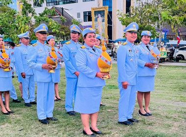 พิธีถวายเครื่องราชสักการะและวางพานพุ่ม ... พารามิเตอร์รูปภาพ 4