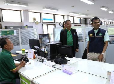 ลงพื้นที่ตรวจเยี่ยมติดตามผลการดำเนินงานของสำนักงานสหกรณ์จังหวัดสุราษฎร์ธานี พร้อมรับฟังปัญหา อุปสรรค และให้คำแนะนำแนวทางในการดำเนินงาน รวมถึงให้กำลังใจแก่เจ้าหน้าที่ในการปฏิบัติงาน พร้อมทั้งประชุมสหกรณ์จังหวัดในเขตตรวจราชการที่ 5 โดยมี นายรุ่งโรจน์ สรวุฒ ... พารามิเตอร์รูปภาพ 4