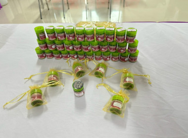 ให้การต้อนรับคณะดูงานของศูนย์หม่อนไหมเฉลิมพระเกียรติสมเด็จพระนางเจ้าสิริกิติ์ พระบรมราชินีนาถ จังหวัดชุมพร ในเรื่องการรวมกลุ่มที่เข้มแข็งและการดำเนินโครงการส่งเสริมอาชีพให้กับสมาชิก ของสหกรณ์เครดิตยูเนี่ยนก้าวสร้างสรรค์ จำกัด โดยมีคณะกรรมการดำเนินการ เจ้ ... พารามิเตอร์รูปภาพ 11