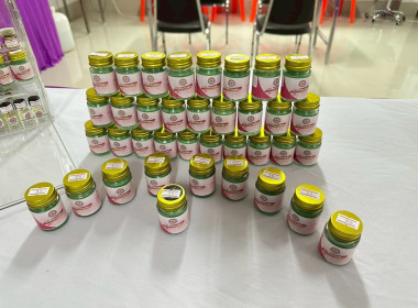 ให้การต้อนรับคณะดูงานของศูนย์หม่อนไหมเฉลิมพระเกียรติสมเด็จพระนางเจ้าสิริกิติ์ พระบรมราชินีนาถ จังหวัดชุมพร ในเรื่องการรวมกลุ่มที่เข้มแข็งและการดำเนินโครงการส่งเสริมอาชีพให้กับสมาชิก ของสหกรณ์เครดิตยูเนี่ยนก้าวสร้างสรรค์ จำกัด โดยมีคณะกรรมการดำเนินการ เจ้ ... พารามิเตอร์รูปภาพ 12