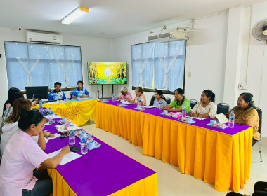 ให้การต้อนรับคณะดูงานของศูนย์หม่อนไหมเฉลิมพระเกียรติสมเด็จพระนางเจ้าสิริกิติ์ พระบรมราชินีนาถ จังหวัดชุมพร ในเรื่องการรวมกลุ่มที่เข้มแข็งและการดำเนินโครงการส่งเสริมอาชีพให้กับสมาชิก ของสหกรณ์เครดิตยูเนี่ยนก้าวสร้างสรรค์ จำกัด โดยมีคณะกรรมการดำเนินการ เจ้ ... พารามิเตอร์รูปภาพ 13