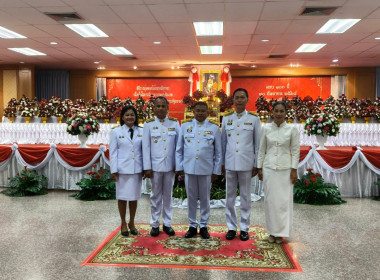 เข้าร่วมพิธีวางพุ่มดอกไม้ถวายราชสักการะ ... พารามิเตอร์รูปภาพ 1