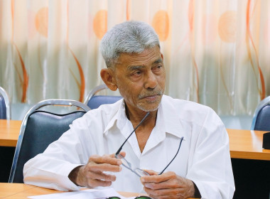 การประชุมเลือกตั้งและแต่งตั้งคณะกรรมการกลางกลุ่มเกษตรกรระดับจังหวัด ซึ่งมีผู้เข้าร่วมประชุมประกอบด้วย ประธานคณะกรรมการกลางกลุ่มเกษตรกรระดับอำเภอ จำนวน 14 อำเภอ จากทั้งหมด 22 อำเภอ ร่วมกันพิจารณาเลือกตั้งประธานคณะกรรมการกลางกลุ่มเกษตรกรระดับจังหวัด โดยที่ ... พารามิเตอร์รูปภาพ 11