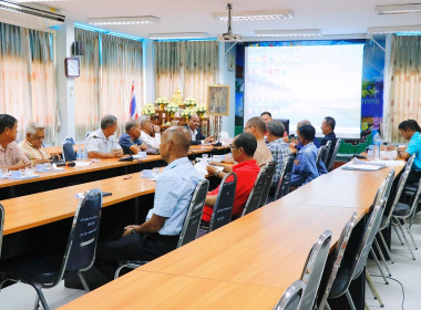 การประชุมเลือกตั้งและแต่งตั้งคณะกรรมการกลางกลุ่มเกษตรกรระดับจังหวัด ซึ่งมีผู้เข้าร่วมประชุมประกอบด้วย ประธานคณะกรรมการกลางกลุ่มเกษตรกรระดับอำเภอ จำนวน 14 อำเภอ จากทั้งหมด 22 อำเภอ ร่วมกันพิจารณาเลือกตั้งประธานคณะกรรมการกลางกลุ่มเกษตรกรระดับจังหวัด โดยที่ ... พารามิเตอร์รูปภาพ 27