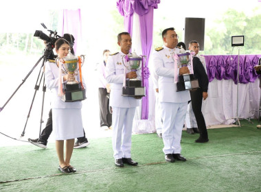 ขบวนแห่ถ้วยรางวัลพระราชทานงานประเพณีลากพระและแข่งเรือยาววันออกพรรษาชิงถ้วยรางวัลพระราชทาน ครั้งที่ 11 ประจำปี 2568 ณ บริเวณหัวสะพานคลองมินลุ่มน้ำตาปี หมู่ที่ 7 ตำบลฉวาง อำเภอฉวาง จังหวัดนครศรีธรรมราช ซึ่งในการนี้ นางวจิราพร อมาตยกุล รองผู้ว่าราชการจังหวั ... พารามิเตอร์รูปภาพ 2