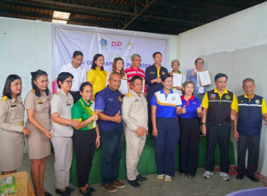 ลงพื้นที่มอบหนังสืออนุญาตให้ใช้ตราสัญลักษณ์สิ่งบ่งชี้ทางภูมิศาสตร์ไทย สินค้าส้มโอทับทิมสยามปากพนัง แบบรายเดี่ยว จำนวน 15 ราย และแบบรายกลุ่ม จำนวน 2 กลุ่ม พร้อมด้วยสติกเกอร์ตราสัญลักษณ์สิ่งบ่งชี้ทางภูมิศาสตร์ (GI) ไทย จำนวน 20 แผ่น ณ ไร่สุขสวัสดิ์สุข จำนว ... พารามิเตอร์รูปภาพ 6