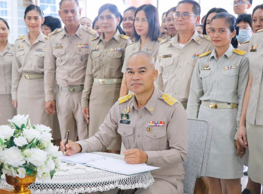 พิธีน้อมถวายแสดงความอาลัย เบื้องหน้าพระฉายาลักษณ์ ... พารามิเตอร์รูปภาพ 7