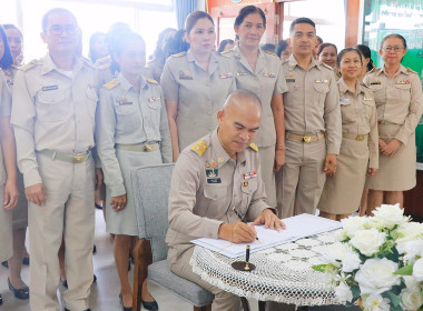 พิธีน้อมถวายแสดงความอาลัย เบื้องหน้าพระฉายาลักษณ์ ... พารามิเตอร์รูปภาพ 8