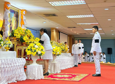 พิธีเจริญพระพุทธมนต์และทำบุญตักบาตรถวายพระราชกุศล ... พารามิเตอร์รูปภาพ 15