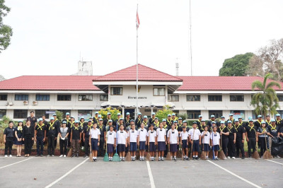 กิจกรรมจิตอาสาพัฒนาบริเวณพื้นที่โดยรอบทั่วบริเวณสนามหญ้าหน้าที่ว่าการอำเภอฉวาง เพื่อเก็บกวาดขยะ ในพื้นที่ศูนย์ราชการ อำเภอฉวางให้มีความเป็นระเบียบ เรียบร้อย สวยงาม เพื่อรองรับการให้บริการประชาชนผู้เดินทางมาติดต่อราชการ ซึ่งมีนายมงคล ภักดีสุวรรณ์ นายอำเภอ ... พารามิเตอร์รูปภาพ 1