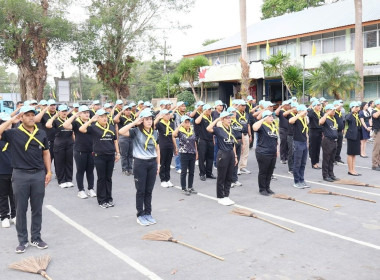 กิจกรรมจิตอาสาพัฒนาบริเวณพื้นที่โดยรอบทั่วบริเวณสนามหญ้าหน้าที่ว่าการอำเภอฉวาง เพื่อเก็บกวาดขยะ ในพื้นที่ศูนย์ราชการ อำเภอฉวางให้มีความเป็นระเบียบ เรียบร้อย สวยงาม เพื่อรองรับการให้บริการประชาชนผู้เดินทางมาติดต่อราชการ ซึ่งมีนายมงคล ภักดีสุวรรณ์ นายอำเภอ ... พารามิเตอร์รูปภาพ 5