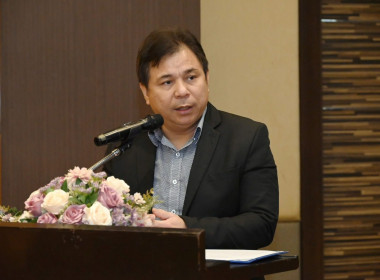 โครงการประชุมเชิงปฏิบัติการส่งเสริมการใช้เทคโนโลยีและนวัตกรรมในการบริหารจัดการร้านค้าสหกรณ์ โดยมี นายรุ่งโรจน์ สรวุฒิพิบูลย์ ผู้อำนวยการกองพัฒนาสหกรณ์ด้านการเงินและร้านค้า ผู้แทนสหกรณ์ร้านค้าที่มีความเข้มแข็งในระดับชั้น 1-3 จำนวน 50 แห่ง เจ้าหน้าที่สำนัก ... พารามิเตอร์รูปภาพ 1