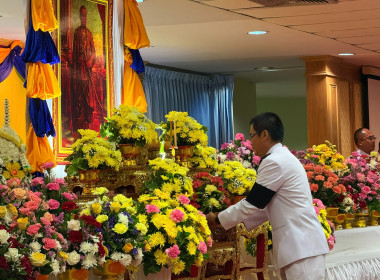 พิธีถวายเครื่องราชสักการะเนื่องในวันพระบาทสมเด็จพระพุทธยอดฟ้าจุฬาโลกมหาราช และวันที่ระลึกมหาจักรีบรมราชวงศ์ เพื่อเป็นการเฉลิมพระเกียรติและน้อมรำลึกถึงพระมหากรุณาธิคุณปฐมกษัตริย์แห่ง มหาจักรีบรมราชวงศ์ ในการนี้ นายสมชาย ลีหล้าน้อย ผู้ว่าราชการจังหวัดนครศร ... พารามิเตอร์รูปภาพ 2