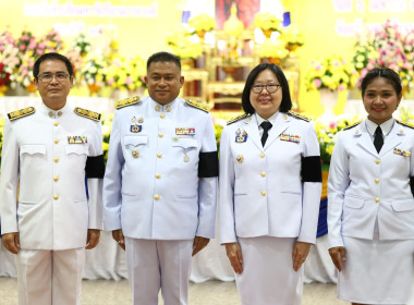 พิธีถวายเครื่องราชสักการะเนื่องในวันพระบาทสมเด็จพระพุทธยอดฟ้าจุฬาโลกมหาราช และวันที่ระลึกมหาจักรีบรมราชวงศ์ เพื่อเป็นการเฉลิมพระเกียรติและน้อมรำลึกถึงพระมหากรุณาธิคุณปฐมกษัตริย์แห่ง มหาจักรีบรมราชวงศ์ ในการนี้ นายสมชาย ลีหล้าน้อย ผู้ว่าราชการจังหวัดนครศร ... พารามิเตอร์รูปภาพ 3