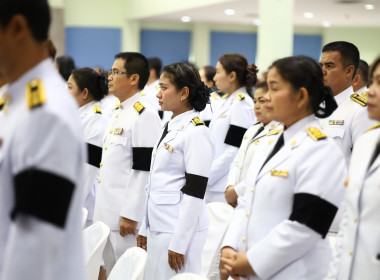 พิธีถวายเครื่องราชสักการะเนื่องในวันพระบาทสมเด็จพระพุทธยอดฟ้าจุฬาโลกมหาราช และวันที่ระลึกมหาจักรีบรมราชวงศ์ เพื่อเป็นการเฉลิมพระเกียรติและน้อมรำลึกถึงพระมหากรุณาธิคุณปฐมกษัตริย์แห่ง มหาจักรีบรมราชวงศ์ ในการนี้ นายสมชาย ลีหล้าน้อย ผู้ว่าราชการจังหวัดนครศร ... พารามิเตอร์รูปภาพ 4