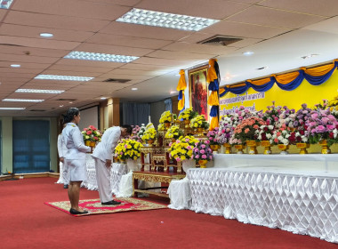 พิธีถวายเครื่องราชสักการะเนื่องในวันพระบาทสมเด็จพระพุทธยอดฟ้าจุฬาโลกมหาราช และวันที่ระลึกมหาจักรีบรมราชวงศ์ เพื่อเป็นการเฉลิมพระเกียรติและน้อมรำลึกถึงพระมหากรุณาธิคุณปฐมกษัตริย์แห่ง มหาจักรีบรมราชวงศ์ ในการนี้ นายสมชาย ลีหล้าน้อย ผู้ว่าราชการจังหวัดนครศร ... พารามิเตอร์รูปภาพ 8