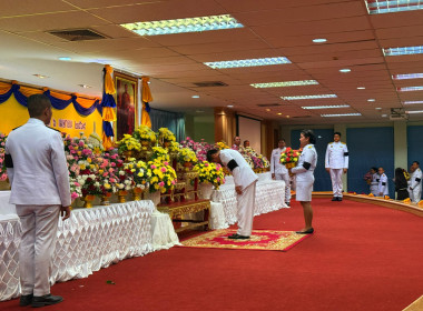 พิธีถวายเครื่องราชสักการะเนื่องในวันพระบาทสมเด็จพระพุทธยอดฟ้าจุฬาโลกมหาราช และวันที่ระลึกมหาจักรีบรมราชวงศ์ เพื่อเป็นการเฉลิมพระเกียรติและน้อมรำลึกถึงพระมหากรุณาธิคุณปฐมกษัตริย์แห่ง มหาจักรีบรมราชวงศ์ ในการนี้ นายสมชาย ลีหล้าน้อย ผู้ว่าราชการจังหวัดนครศร ... พารามิเตอร์รูปภาพ 9