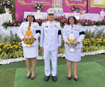 พิธีถวายเครื่องราชสักการะและวางพานพุ่ม​ ... พารามิเตอร์รูปภาพ 1