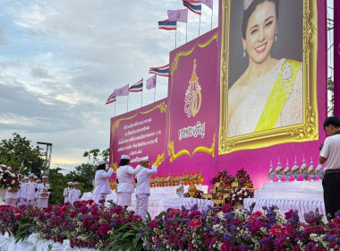 พิธีถวายเครื่องราชสักการะและวางพานพุ่ม​ ... พารามิเตอร์รูปภาพ 3