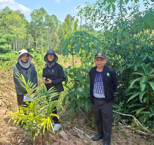 ลงพื้นที่ในครั้งนี้เป็นการพิจารณาตรวจสอบแนวเขตสำหรับการออกโฉนดที่ดิน และหนังสือรับรองการทำประโยชน์ให้แก่สมาชิกนิคมสหกรณ์ทุ่งสง ซึ่งเป็นกระบวนการสำคัญในการป้องกันความขัดแย้งเรื่องแนวเขตที่ดิน และช่วยให้สมาชิกได้รับเอกสารสิทธิ์ที่ถูกต้องตามกฎหมาย​ เพื่อคุ้ ... พารามิเตอร์รูปภาพ 1