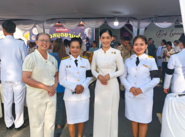 กิจกรรมเนื่องในวันคล้ายวันพระราชสมภพสมเด็จพระนางเจ้าสิริกิติ์ พระบรมราชินีนาถ พระบรมราชชนนีพันปีหลวง และวันแม่แห่งชาติ (12 สิงหาคม) ในช่วงเช้าพิธีทำบุญตักบาตรและเจริญจิตภาวนาถวายพระราชกุศล ณ ศาลาประชาคมโรงละครองค์การบริหารส่วนจังหวัดนครศรีธรรมราช อำเภอเม ... พารามิเตอร์รูปภาพ 4