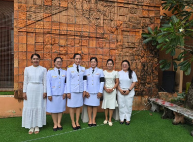 พิธีสวดพระพุทธมนต์ ทำบุญตักบาตรถวายพระราชกุศล และวางพวงมาลา ... พารามิเตอร์รูปภาพ 2