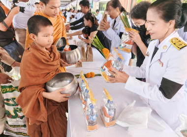 พิธีสวดพระพุทธมนต์ ถวายดอกไม้จันทน์ และบำเพ็ญกุศลอุทิศถวาย ... พารามิเตอร์รูปภาพ 3