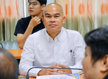 ตรวจเยี่ยมและรับฟังปัญหาของสมาชิกสหกรณ์นิคมประมงนครศรีธรรมราช จำกัด ณ จุดรวบรวมผลผลิตของสมาชิกสหกรณ์ โดยรับทราบถึงปัญหาความเดือดร้อนในเรื่องของการต่อทะเบียนเกษตรกรผู้เพาะเลี้ยงสัตว์น้ำของสมาชิกสหกรณ์ รวมทั้งเรื่องการขออนุญาตการเข้าทำประโยชน์ในที่ดินและติ ... พารามิเตอร์รูปภาพ 1