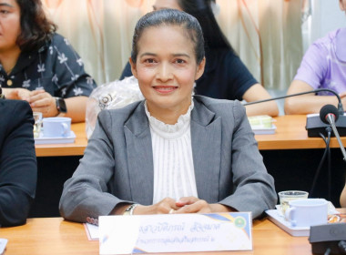 ตรวจเยี่ยมและรับฟังปัญหาของสมาชิกสหกรณ์นิคมประมงนครศรีธรรมราช จำกัด ณ จุดรวบรวมผลผลิตของสมาชิกสหกรณ์ โดยรับทราบถึงปัญหาความเดือดร้อนในเรื่องของการต่อทะเบียนเกษตรกรผู้เพาะเลี้ยงสัตว์น้ำของสมาชิกสหกรณ์ รวมทั้งเรื่องการขออนุญาตการเข้าทำประโยชน์ในที่ดินและติ ... พารามิเตอร์รูปภาพ 17