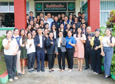 ตรวจเยี่ยมและรับฟังปัญหาของสมาชิกสหกรณ์นิคมประมงนครศรีธรรมราช จำกัด ณ จุดรวบรวมผลผลิตของสมาชิกสหกรณ์ โดยรับทราบถึงปัญหาความเดือดร้อนในเรื่องของการต่อทะเบียนเกษตรกรผู้เพาะเลี้ยงสัตว์น้ำของสมาชิกสหกรณ์ รวมทั้งเรื่องการขออนุญาตการเข้าทำประโยชน์ในที่ดินและติ ... พารามิเตอร์รูปภาพ 2